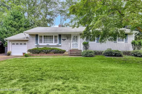 2007 Vernon St, Oakhurst, NJ 07755