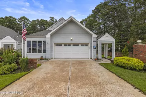 109 Longwood Dr, Manahawkin, NJ 08050