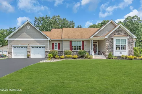 39 Aidan Ln, Jackson, NJ 08527