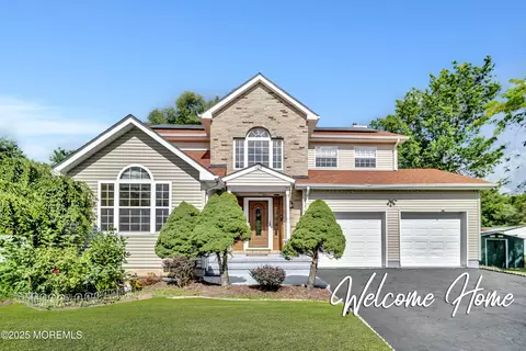 105 Harmony Ln, Manalapan, NJ 07726