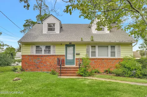 24 Berger Ave, Oakhurst, NJ 07755
