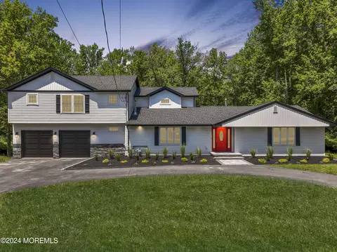 282 W Farms Rd, Farmingdale, NJ 07727