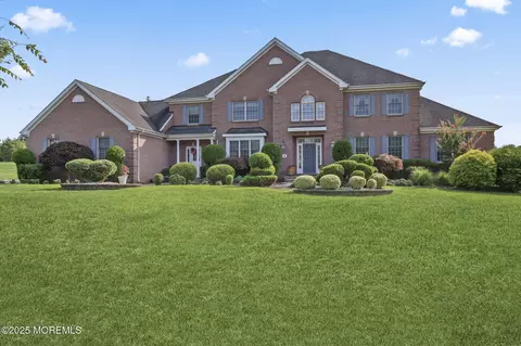 3 Saxon Ct, Freehold, NJ 07728
