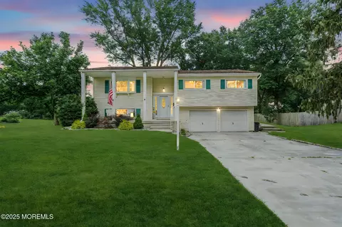 9 Warren Dr, Matawan, NJ 07747