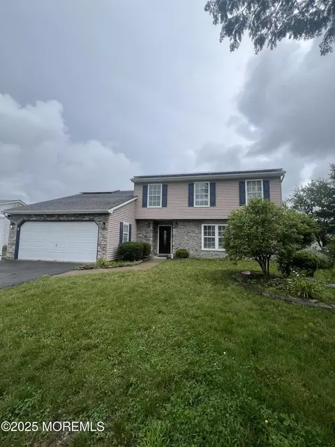 8 Compass Ln, Barnegat, NJ 08005