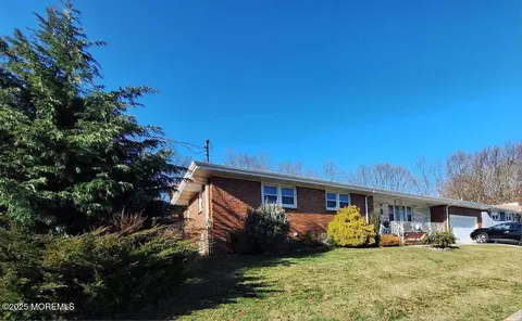 466 Brook Ave, Sayreville, NJ 08872