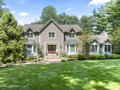 126 Willow Grove Dr, Lincroft, NJ 07738