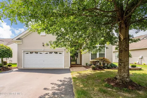 4 Marlow Dr, Jackson, NJ 08527