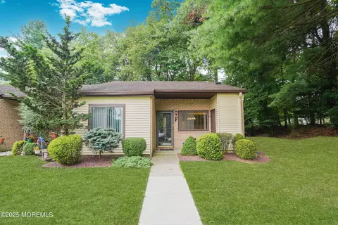184 Cross Slope Ct # F, Manalapan, NJ 07726