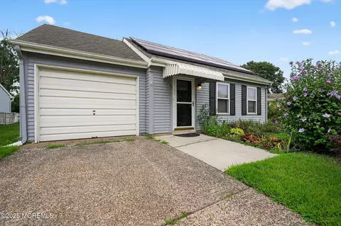 27 Chelsea Pl, Southampton, NJ 08088