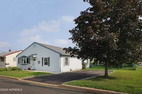 358 Shadynook St, Cliffwood Beach, NJ 07735