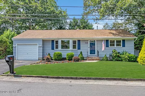 316 Seaman Ave, Beachwood, NJ 08722