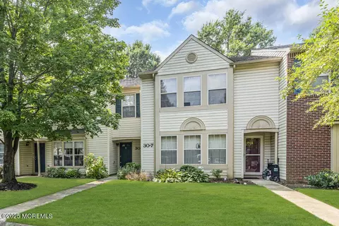 30 Remington Dr # -6, Freehold, NJ 07728