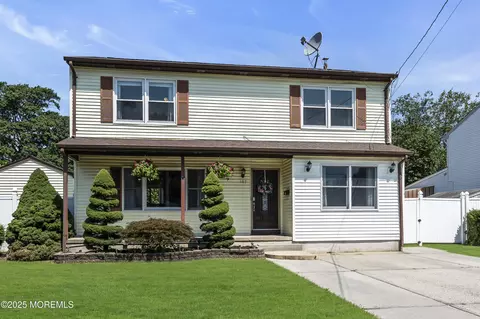 187 4th St, Keansburg, NJ 07734