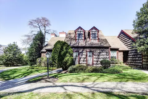 55 Cheshire Sq, Little Silver, NJ 07739