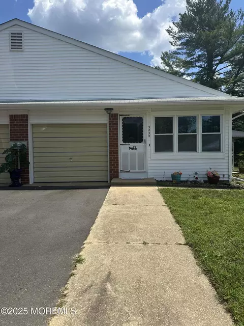 523 B Lilac Ln, Whiting, NJ 08759