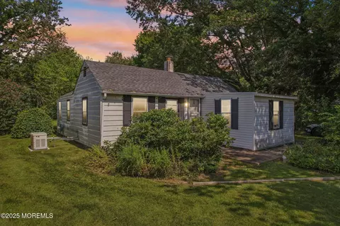 71 Old Amboy Rd, Trenton, NJ 08620