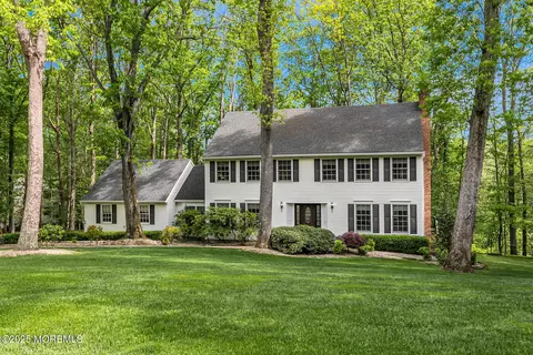 112 Deer Path Ln, Freehold, NJ 07728