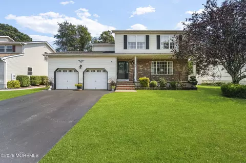 17 Bronia St, Howell, NJ 07731