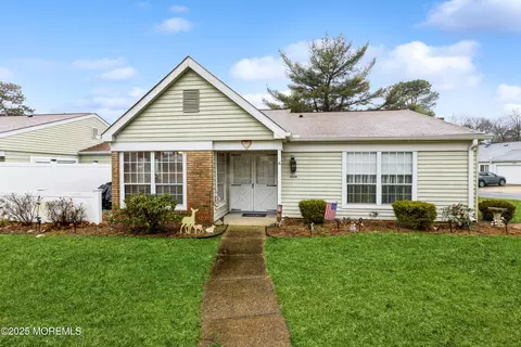 490 New Castle Ct # B, Manchester, NJ 08759
