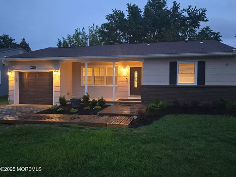 135 Northumberland Dr, Toms River, NJ 08755