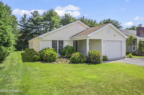 9 Normanton Ave, Manchester, NJ 08759