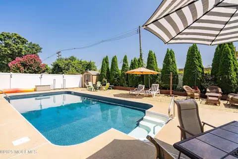 Exterior - 43 Red Maple Dr, Brick, NJ 08724 photo 3 of 4