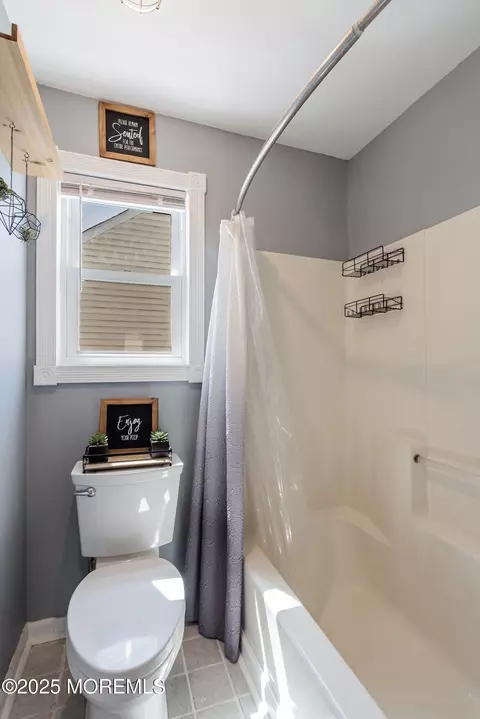 Bath - 43 Red Maple Dr, Brick, NJ 08724 photo 3 of 3