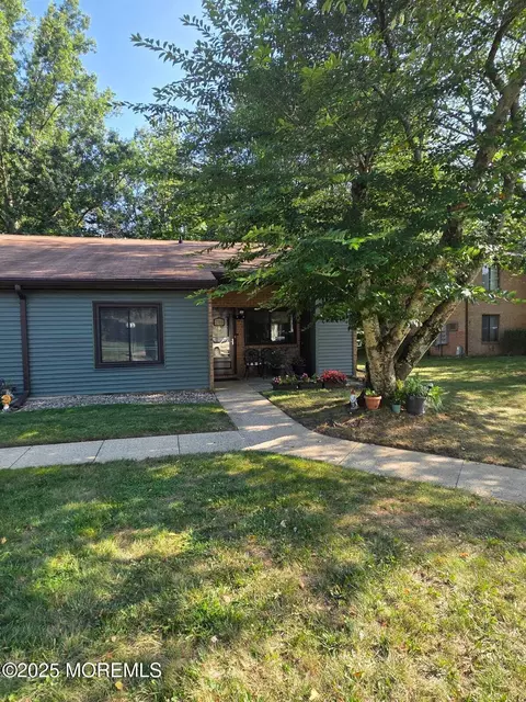 234 Medford Ct #D, Manalapan, NJ 07726