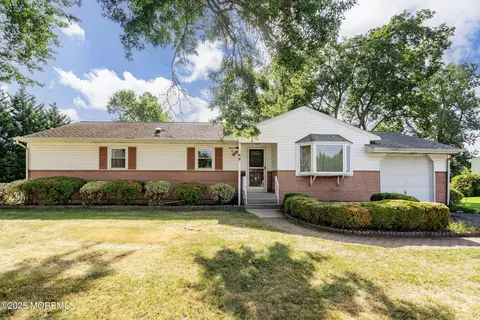 6 Kim Valley Rd, Hamilton, NJ 08620