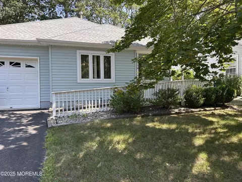 2306 Mount Hood Ln, Toms River, NJ 08753
