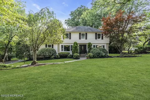 28 Doherty Dr, Middletown, NJ 07748