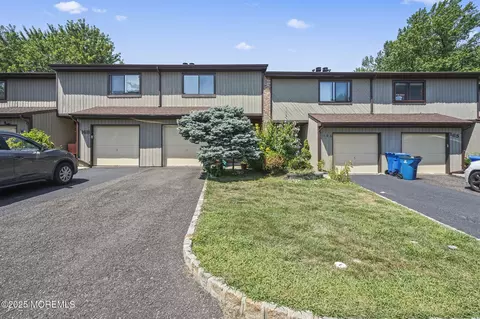 167 Penn Ct #124, Matawan, NJ 07747