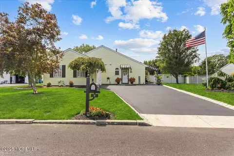 9 Colonial Dr, Tinton Falls, NJ 07753