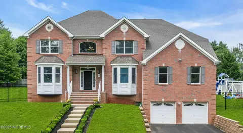 4 Tranquil Ct, Freehold, NJ 07728