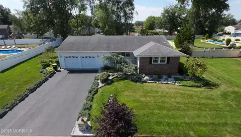 5 Teton Pl, Old Bridge, NJ 08857