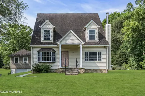 123 Freehold Rd, Manalapan, NJ 07726