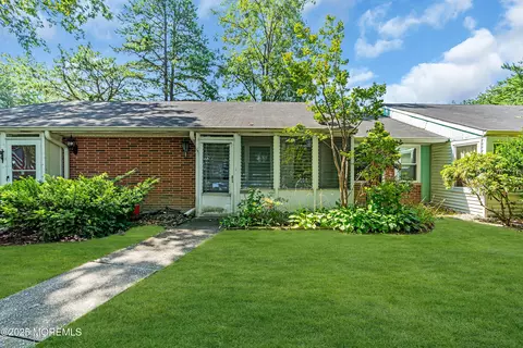 52 Cambridge Ct # B, Lakewood, NJ 08701