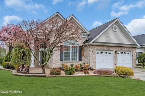 6 Julianne Ct, Freehold, NJ 07728