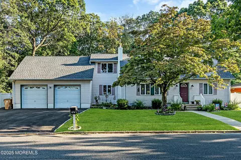 27 Frederick Dr, Bayville, NJ 08721