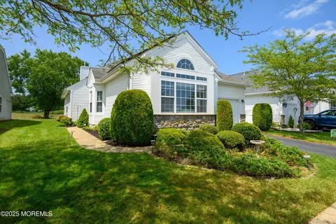 28 Halsted Dr, Manchester, NJ 08759