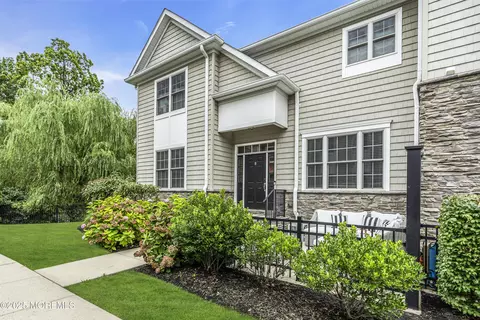 8 Carriage Gate Dr, Little Silver, NJ 07739