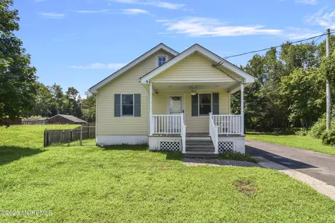 65 Magnolia Ave, New Egypt, NJ 08533