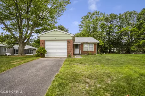 6 Lincoln Ct, Whiting, NJ 08759