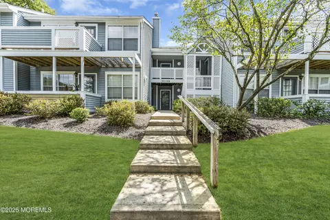 367 Sequoia Ct, Howell, NJ 07731
