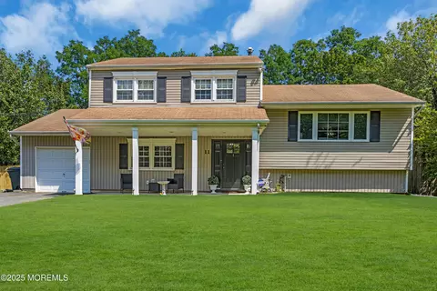 11 Browning Pl, Manalapan, NJ 07726
