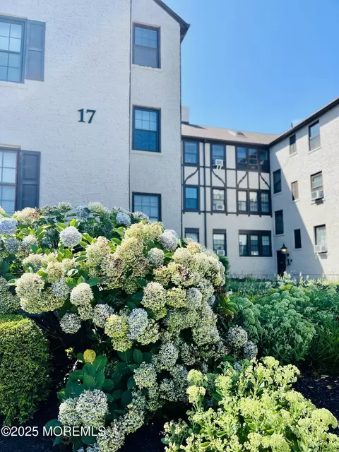 17 Leroy Pl #1C, Red Bank, NJ 07701