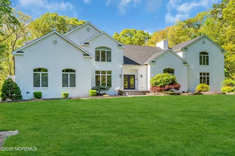 6 Dickens Ct, Howell, NJ 07731