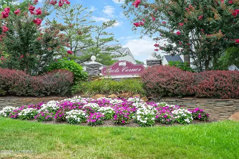 10 Stowe Ct, Freehold, NJ 07728