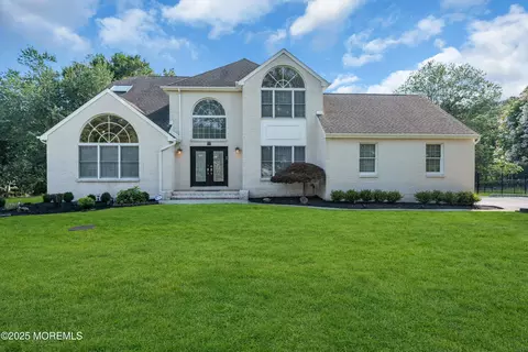 8 Sheldon Dr, Jackson, NJ 08527